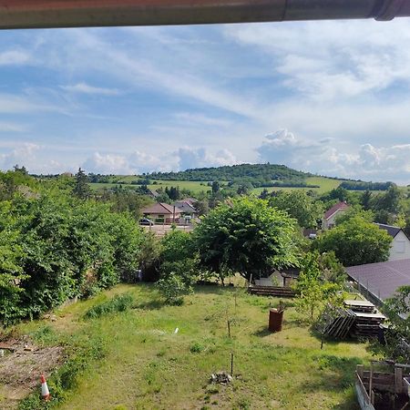 Manoka Guest House Модьород Экстерьер фото
