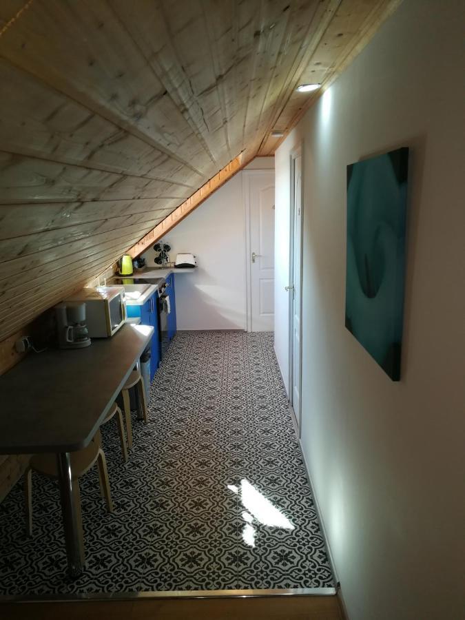 Manoka Guest House Модьород Экстерьер фото