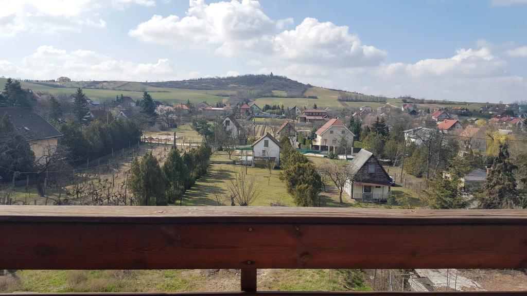 Manoka Guest House Модьород Экстерьер фото