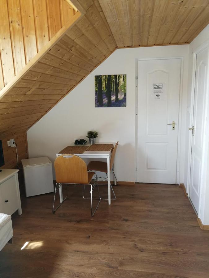 Manoka Guest House Модьород Экстерьер фото