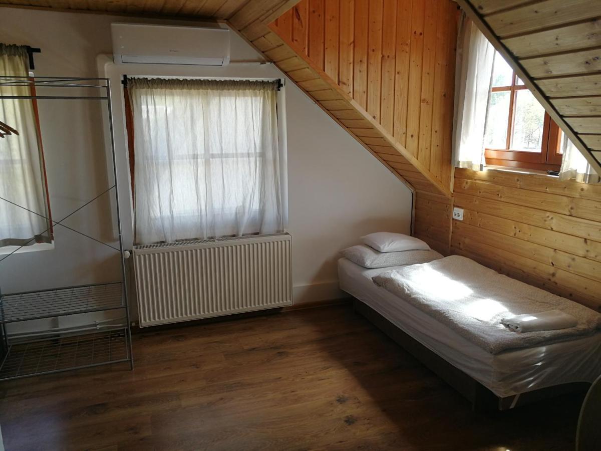 Manoka Guest House Модьород Экстерьер фото