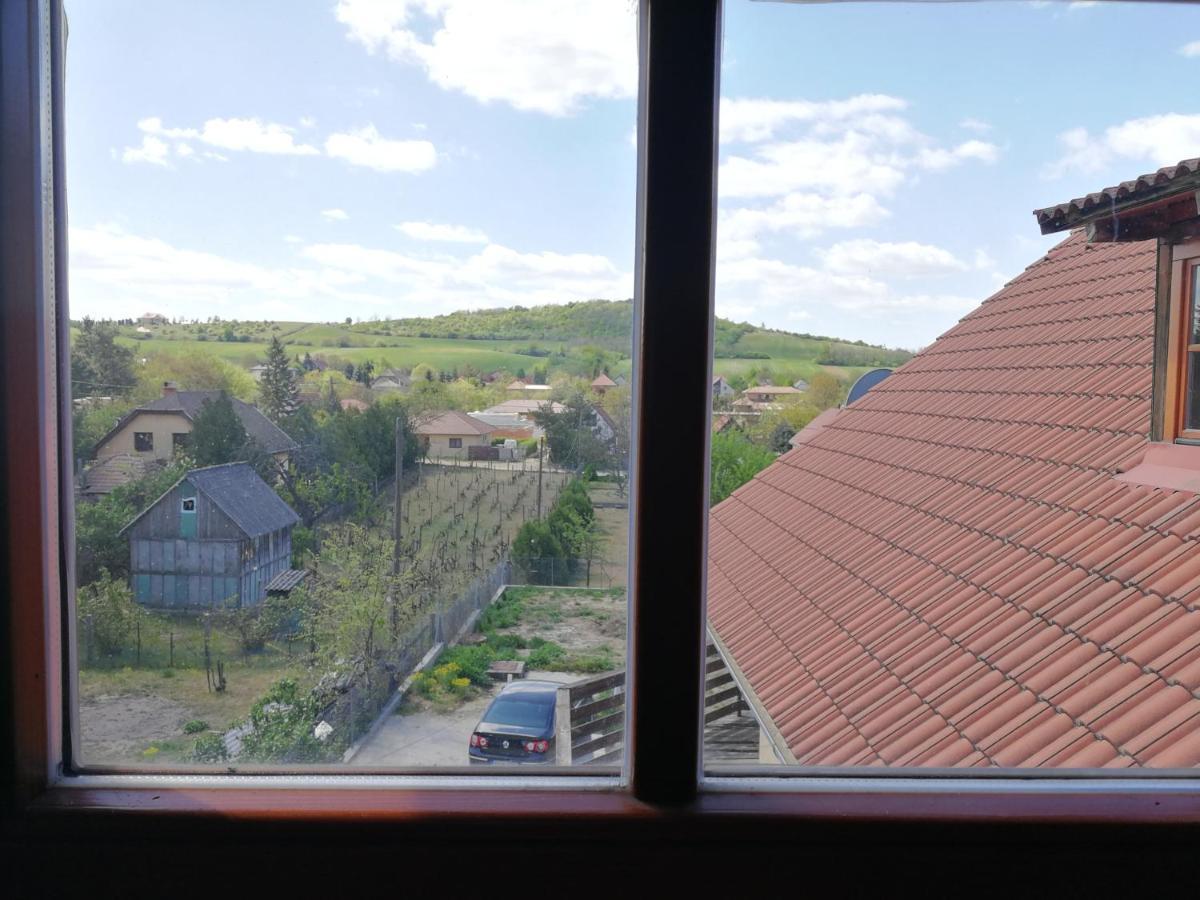 Manoka Guest House Модьород Экстерьер фото