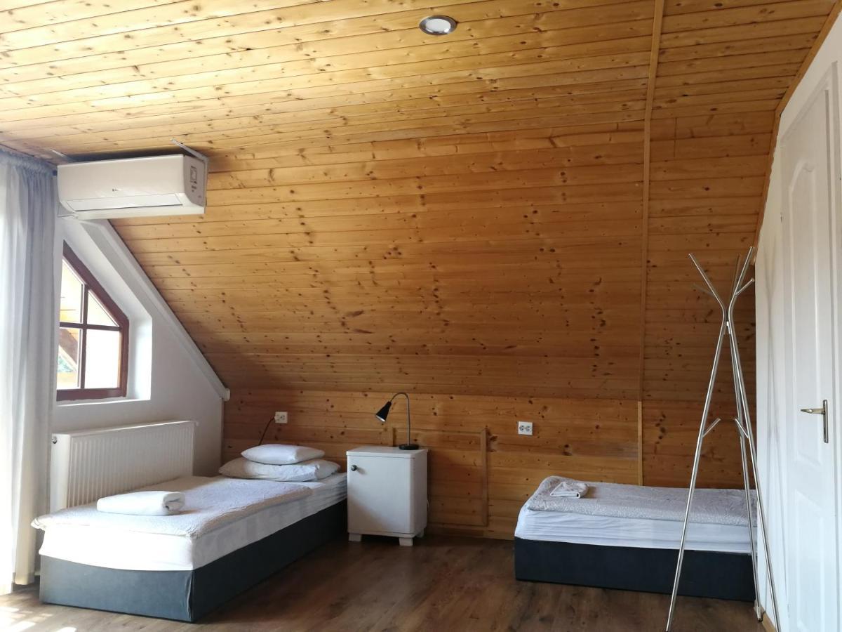 Manoka Guest House Модьород Экстерьер фото