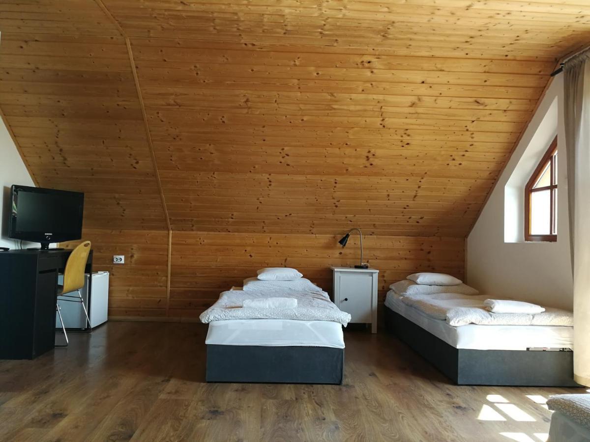 Manoka Guest House Модьород Экстерьер фото