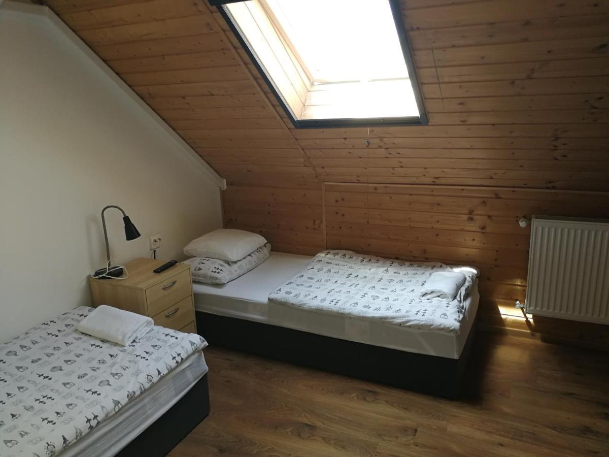 Manoka Guest House Модьород Экстерьер фото